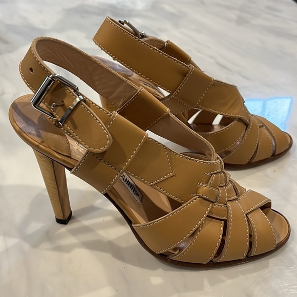 Manolo Blahnik strappy tan sandals sz 36.5- perfect for summer! - Picture 4 of 6